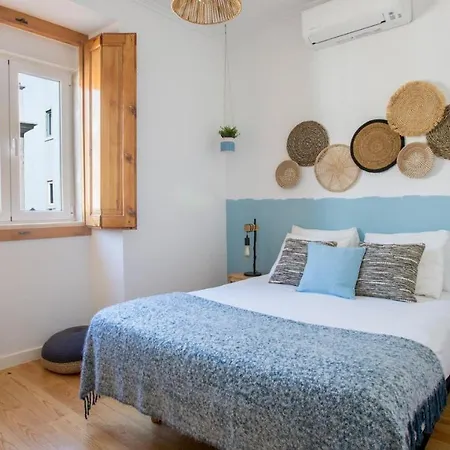 Apartman Plum Guide - Wood & Wicker